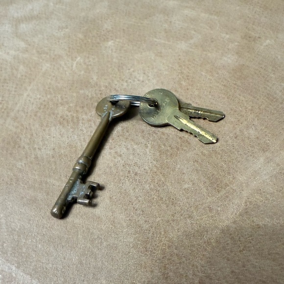 Vintage Brass Keys Set Of 3 - Picture 1 of 5